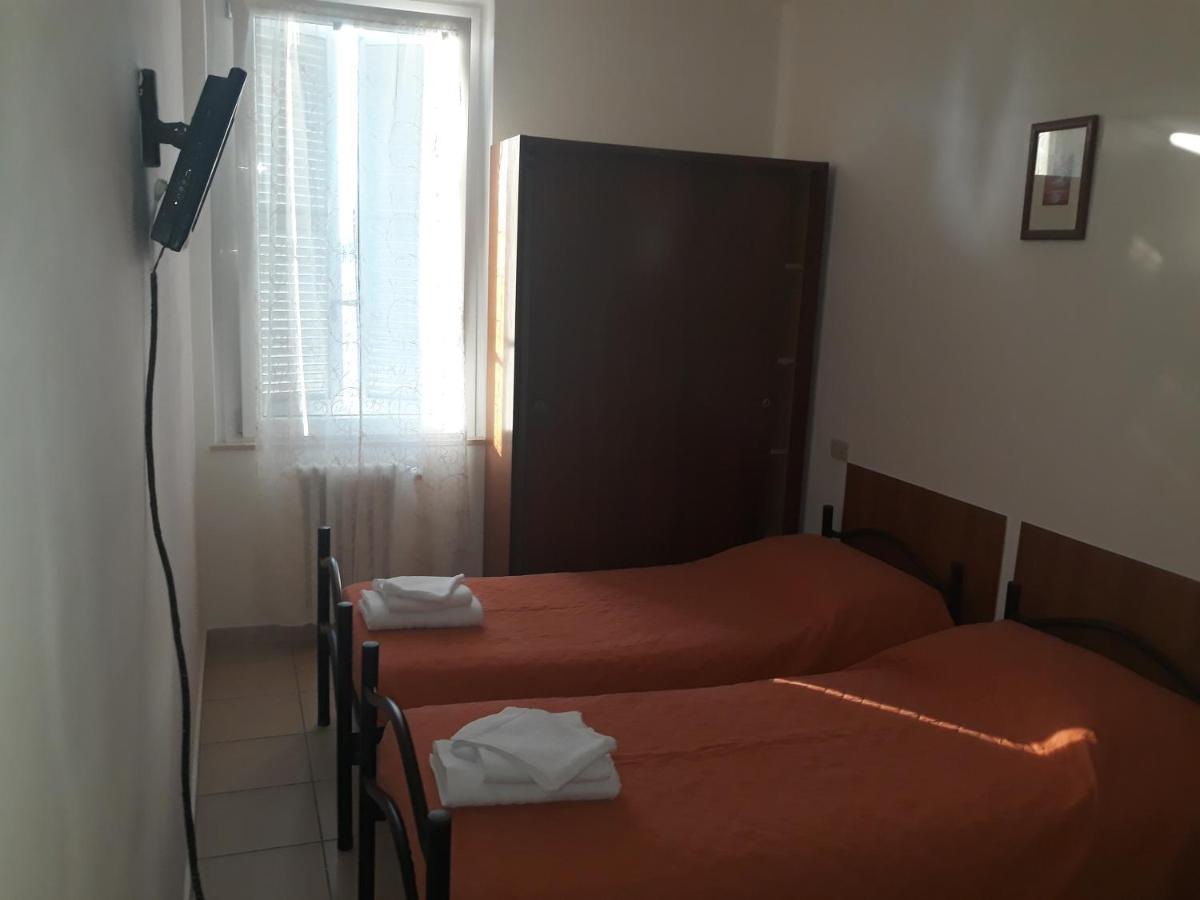 Hotel La Torretta فولينيو المظهر الخارجي الصورة